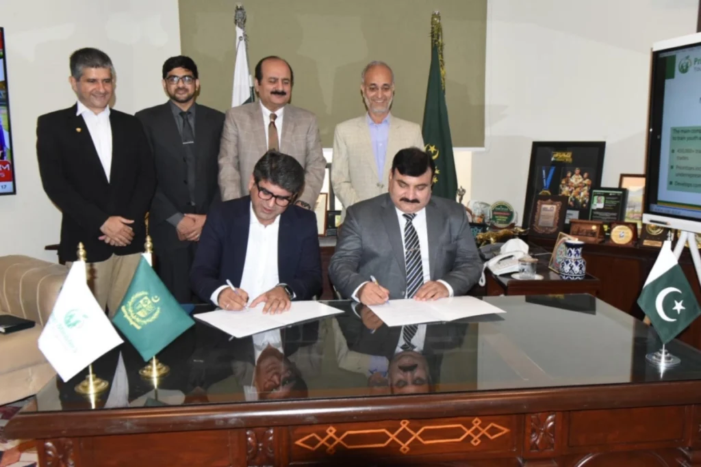 PM Youth Program, Fauji Foundation Join Hands to Enhance Education Opportunities