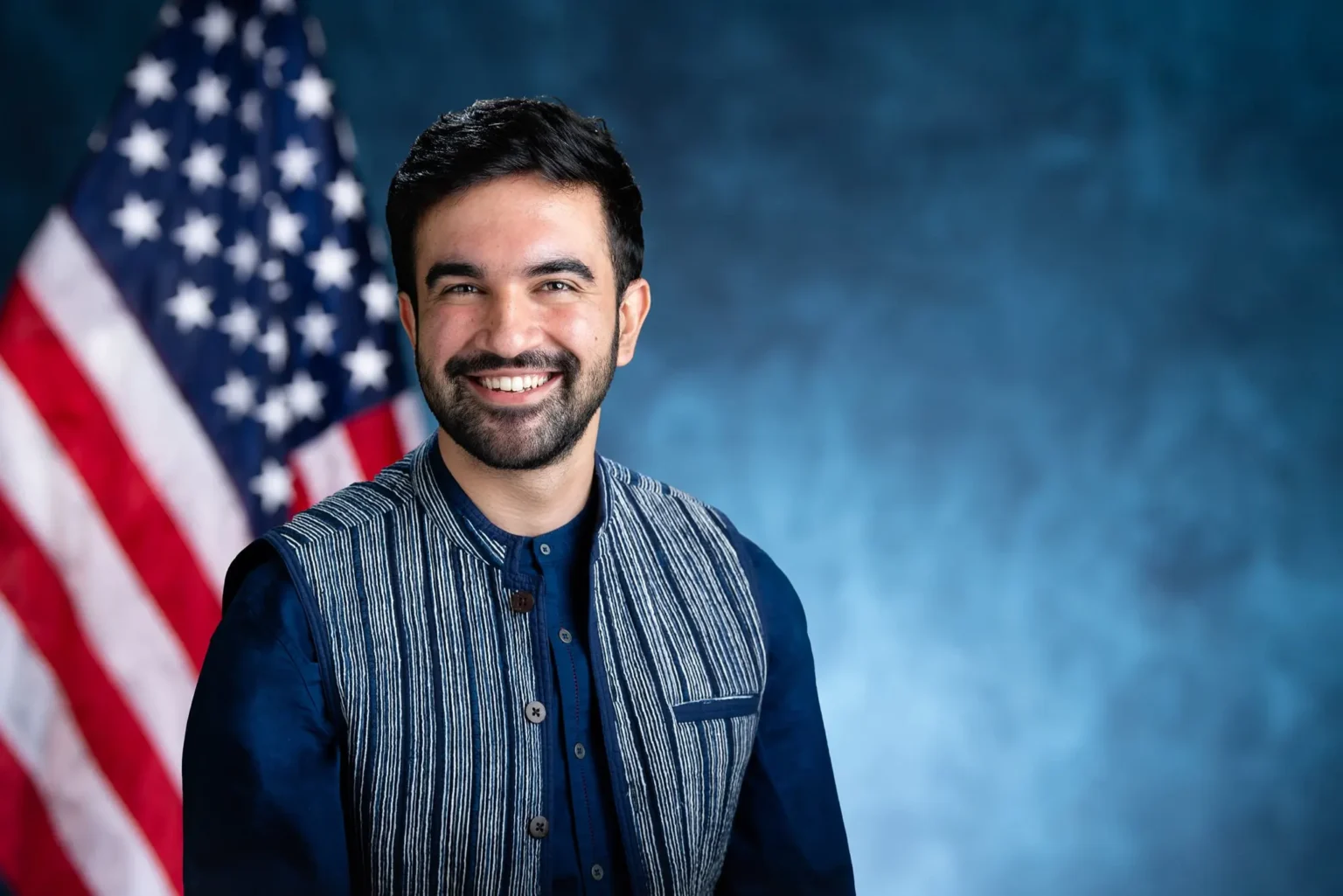 Trump Vows to Cut Funds if Mamdani Wins, Backs Cuomo in Stunning Power Play