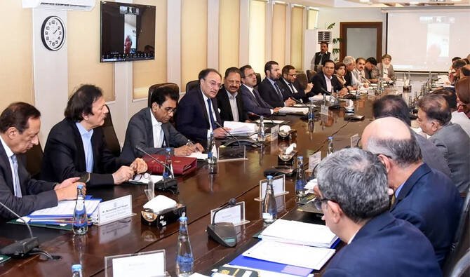 Pakistan Forms Crisis Committee to Monitor Fuel Prices, Supply Amid Rising Middle East Tensions