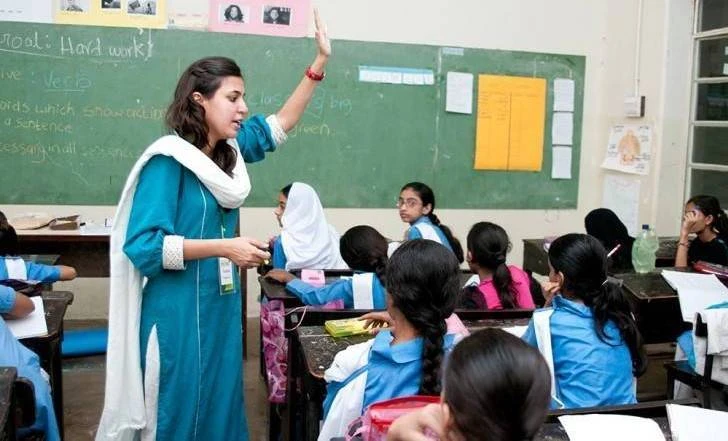 Punjab Govt Announces Headmaster Appointments in 35,000 Schools Punjab Education Department extends deadline to recruit school teaching interns
