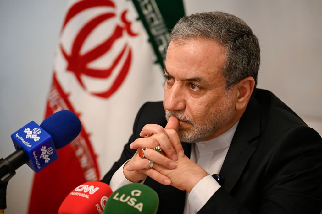 Iran Signals Willingness to De-Escalate as Foreign Minister Confirms Leaders Alive Amid Ongoing Strikes Iran signals de-escalation