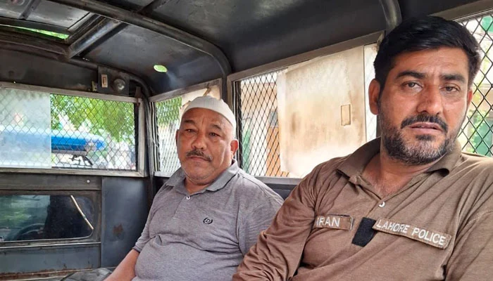 “Free Speech or Contempt? Viral Video Critic Lands Lahore Man in Custody”