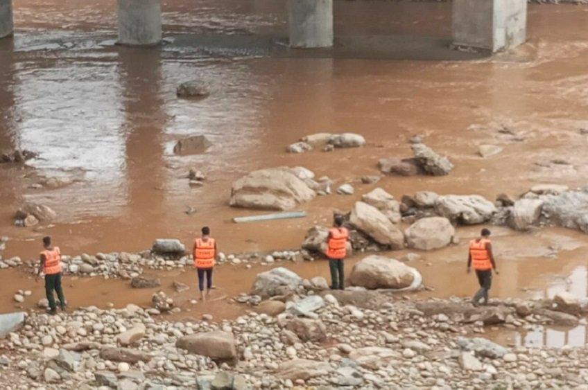 Body of Retired Colonel Qazi Ishaq Recovered from swan river; Search for Daughter Continues