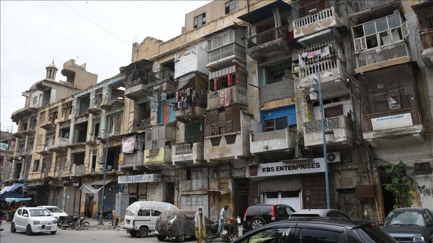 Shaky old buildings become ticking bombs in Karachi