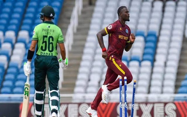 Pakistan Under Pressure in Giant Run Chase Against West Indies
