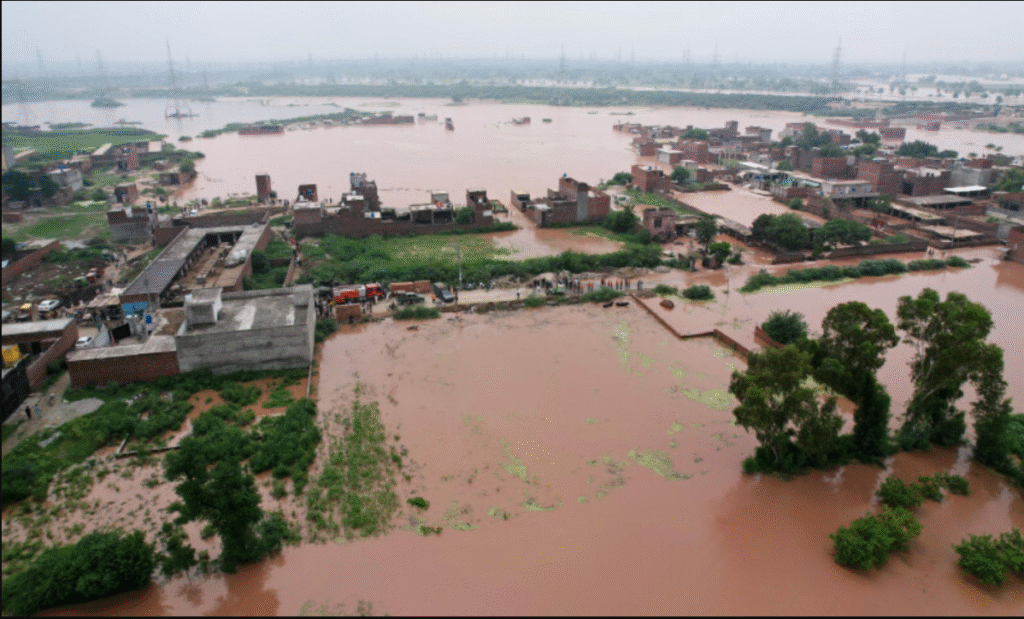 Pakistan Floods 2025: Punjab, KP and Gilgit-Baltistan Hit Hard as Sindh Braces for Risk Pakistan floods 2025