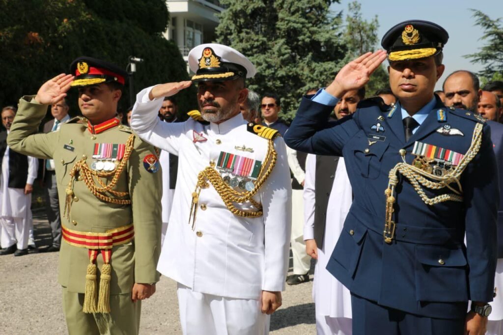 The Embassy of Pakistan in Ankara commemorated the 79th Independence Day with a dignified flag hoisting ceremony. Pakistan’s Ambassador to Turkiye, Dr. Yousaf Junaid, hoisted the national flag to the resonating tune of the national anthem, in the presence of Embassy officials and members of Pakistani community.