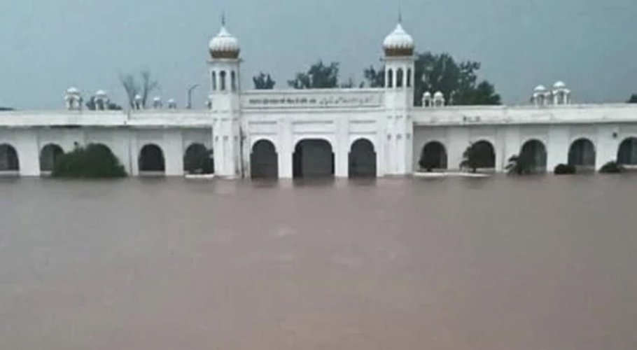 Floodwaters Inundate Kartarpur Gurdwara as Ravi River Embankment Collapses Near Shakargarh Kartarpur Gurdwara inundated by flood water