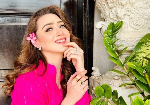 Momina Iqbal Expresses Wish to Dine with Allama Iqbal