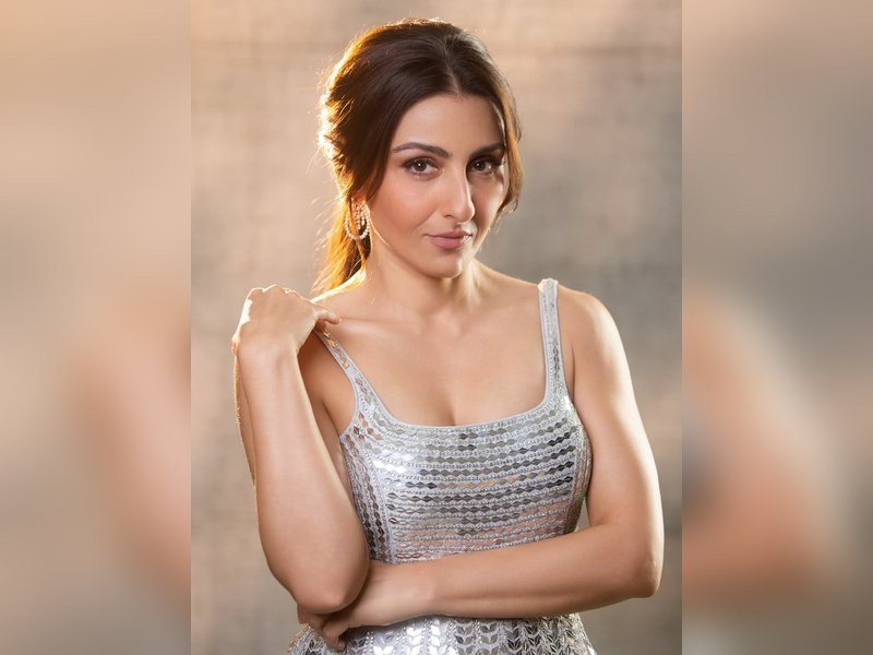Soha Ali Khan Reflects on Struggles of Independence Over Privilege in Early Career