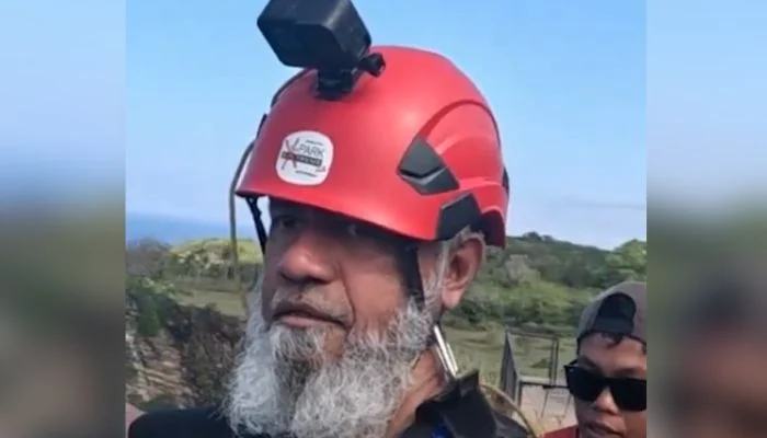 Dr. Zakir Naik Shocks Fans with 430-Foot Bungee Jump in Indonesia: Watch video Dr. Zakir Naik jumps off 400+feet in Bali, Indonesia