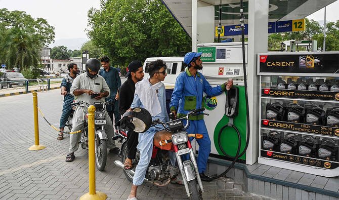 Govt Maintains Petrol Price, Raises Diesel by Rs2.78
