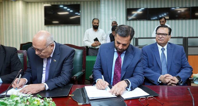 Pakistan, Palestine Ink MoU to Strengthen Medical Cooperation