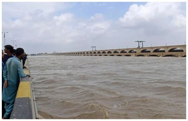 Flood Warning Issued for Sindh as Water Levels Rise at Guddu Barrage