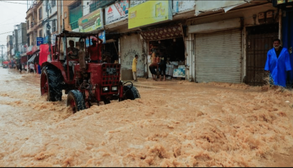 Karachi Floods: Streets and Homes Submerged as Heavy Rains Batter City for Third Consecutive Day Karachi floods heavy rain 2025