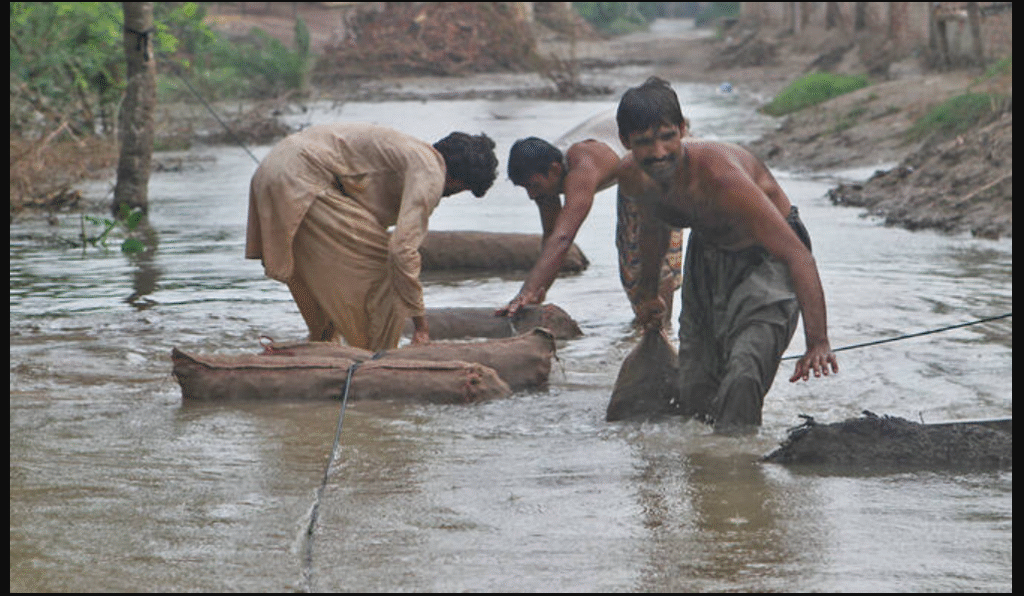 Flood Threat Intensifies as Punjab, Sindh and Balochistan Face Rising Waters Flood threat in Punjab and Sindh