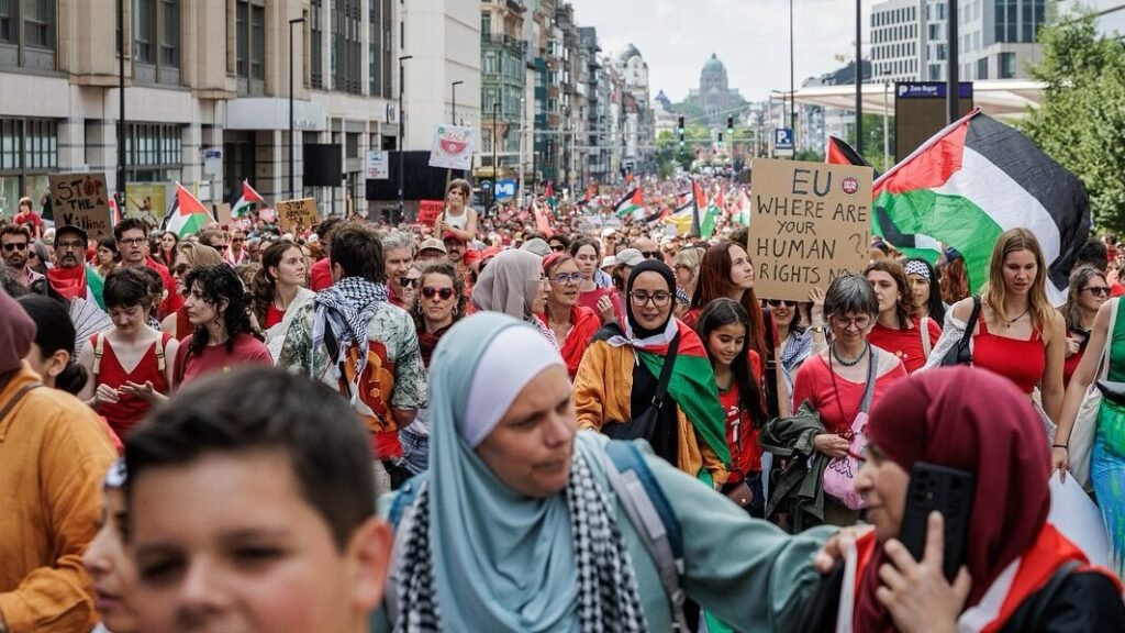 Tens of Thousands March in Brussels for ‘Red Line for Gaza’ Protest Against Israel Ties