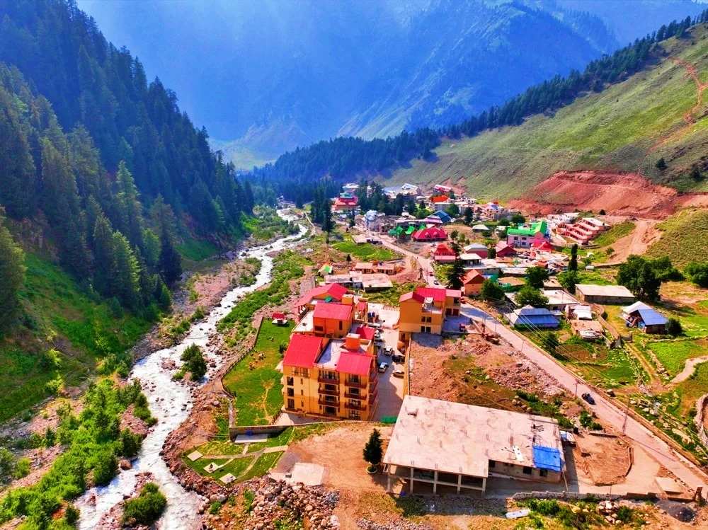 Fact Check: Are Unmarried Couples Really Banned from Naran?