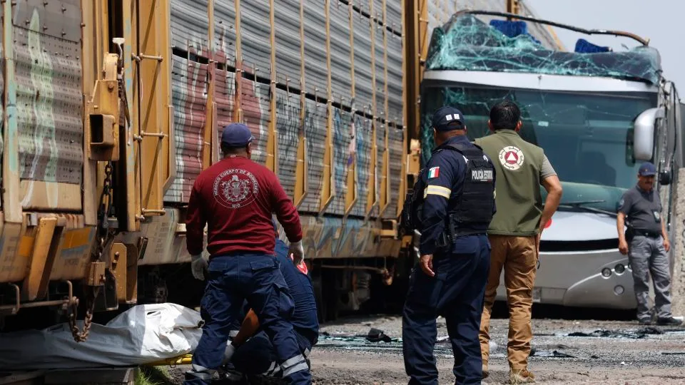 Train-Bus Collision in Mexico Leaves 10 Dead and Dozens Injured Train-Bus collision