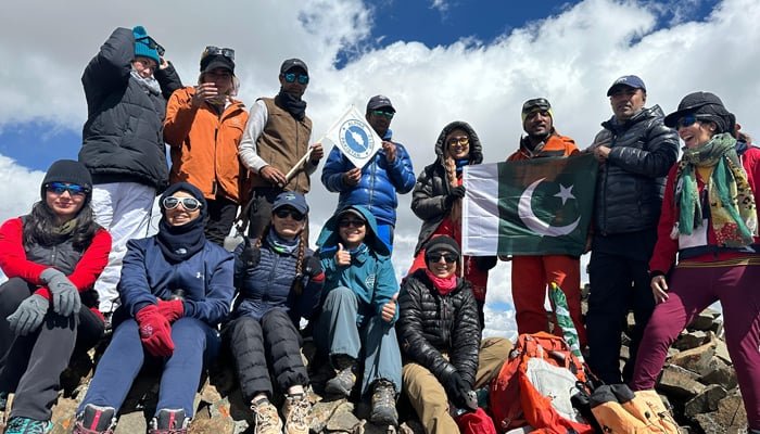 Pakistani Women Make History with First All-Female Bari La Peak Expedition Pakistani women mountaineers set record
