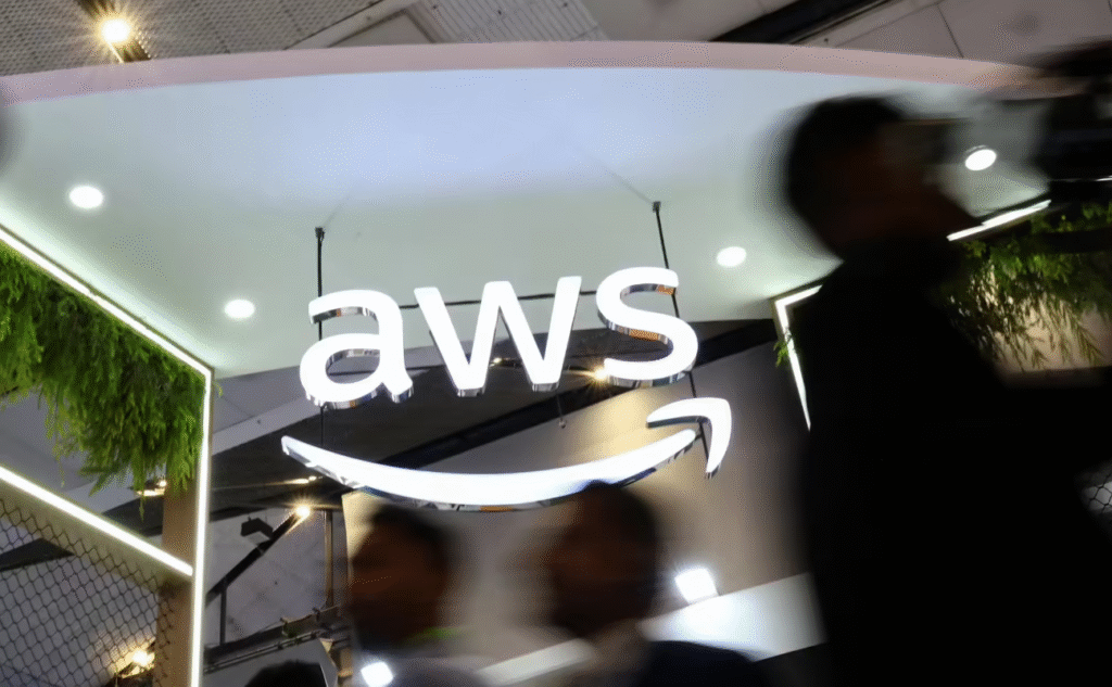 Global AWS Outage and Cable Damage Leave Internet Users Struggling Across Pakistan AWS outage Pakistan internet slowdown