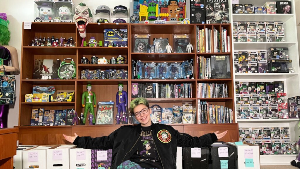 US Woman Sets Guinness World Record for Largest Joker Collection