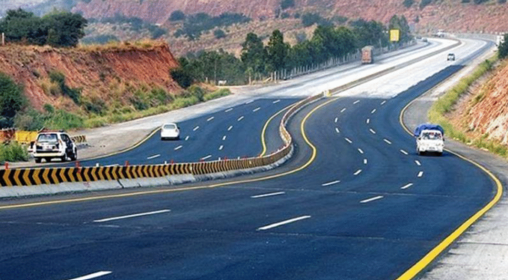Motorways from Lahore Reopen, Twin Cities Roads Remain Closed Amid Protests Lahore motorways reopened