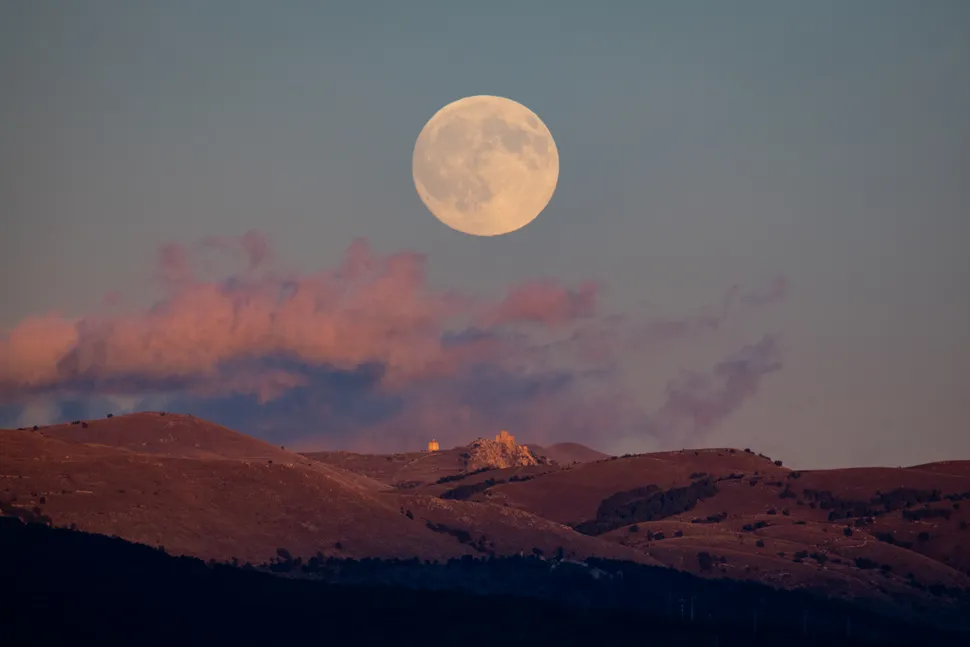 Harvest Supermoon Mesmerizes Skywatchers Across the Globe