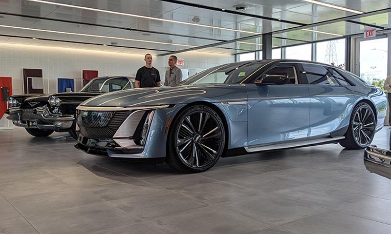 Cadillac Celestiq Surpasses $400K: Challenging Rolls-Royce in Ultra-Luxury EV Market Cadillac's flagship Celestiq electric vehicle now exceeds $400,000, rivaling Rolls-Royce Spectre with cutting-edge tech, 447kW power, and hand-built exclusivity. Discover the specs.