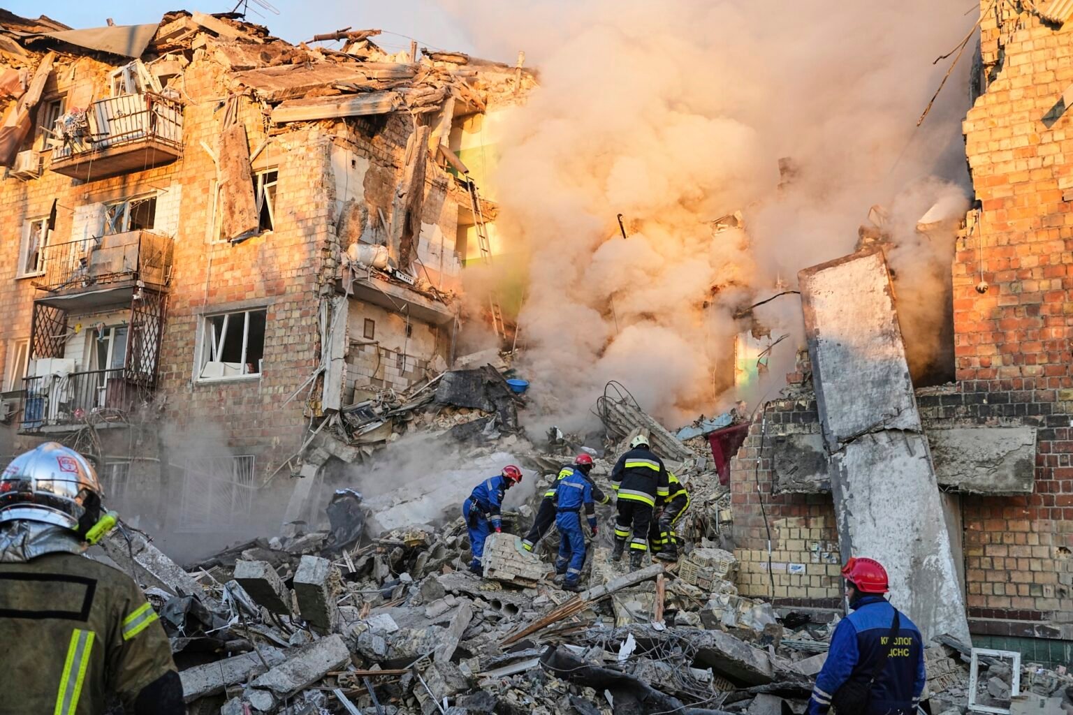 Massive Russian Airstrike Leaves Four Dead in Ukraine