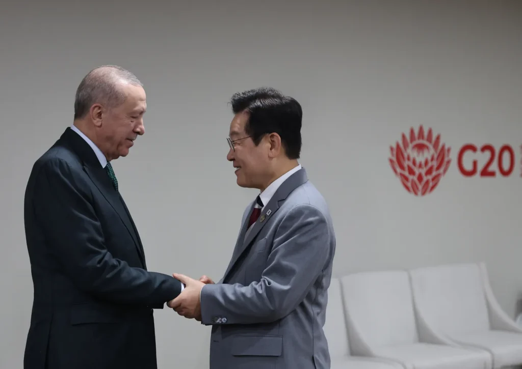 South Korean President Highlights “Brotherly” Ties with Türkiye Ahead of Ankara Visit South Korean President Claims “Brotherly” Ties with Türkiye Ahead of Ankara Visit. His two-day visit begins from today