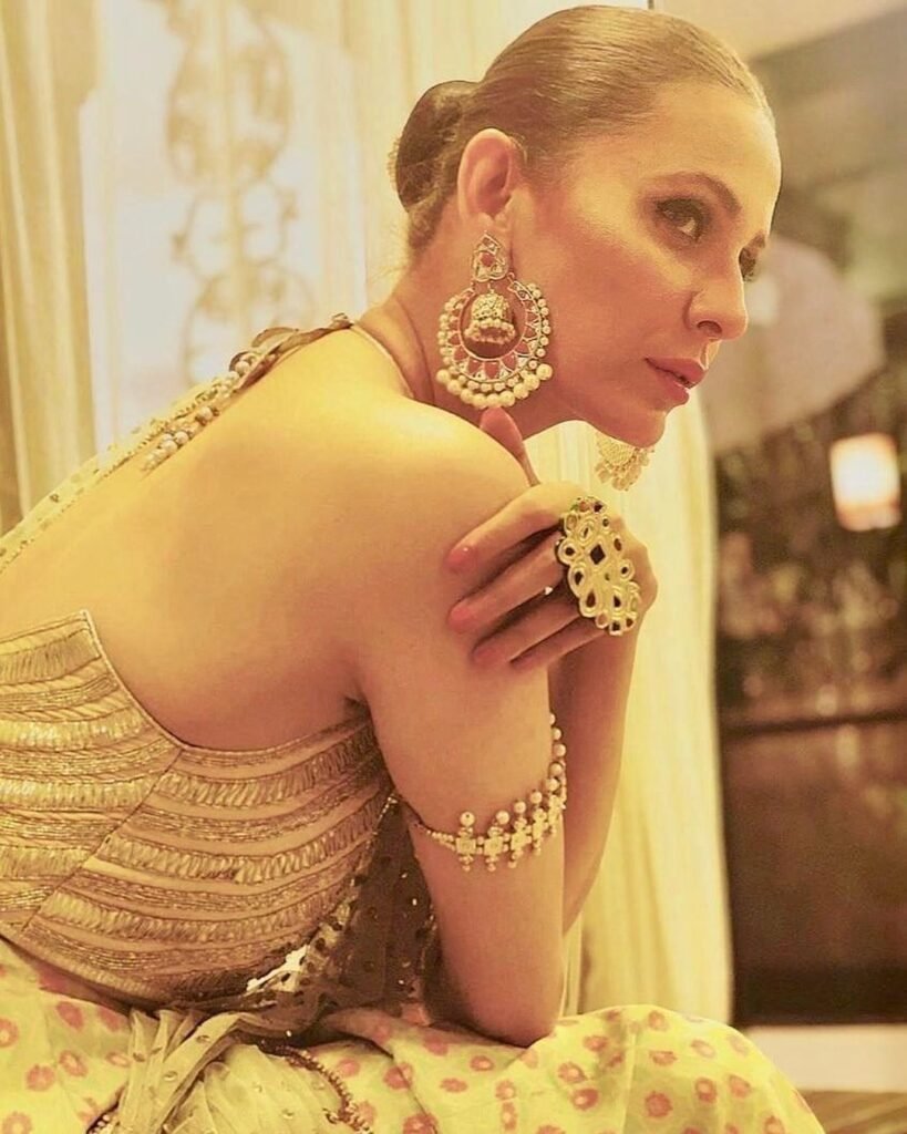 Nausheen Shah Shares Personal Reasons For Removing the Hijab Nausheen Shah explains her spiritual journey, revealing why she removed her hijab and how prayer reshaped her personal path.