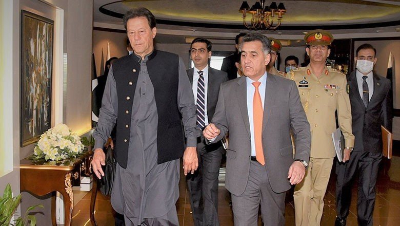 Ex-ISI chief Faiz Hameed’s lawyer shares breaking news about Imran Khan Faiz Hamidโs lawyer denies reports of him testifying against Imran Khan, calling claims speculative amid political allegations