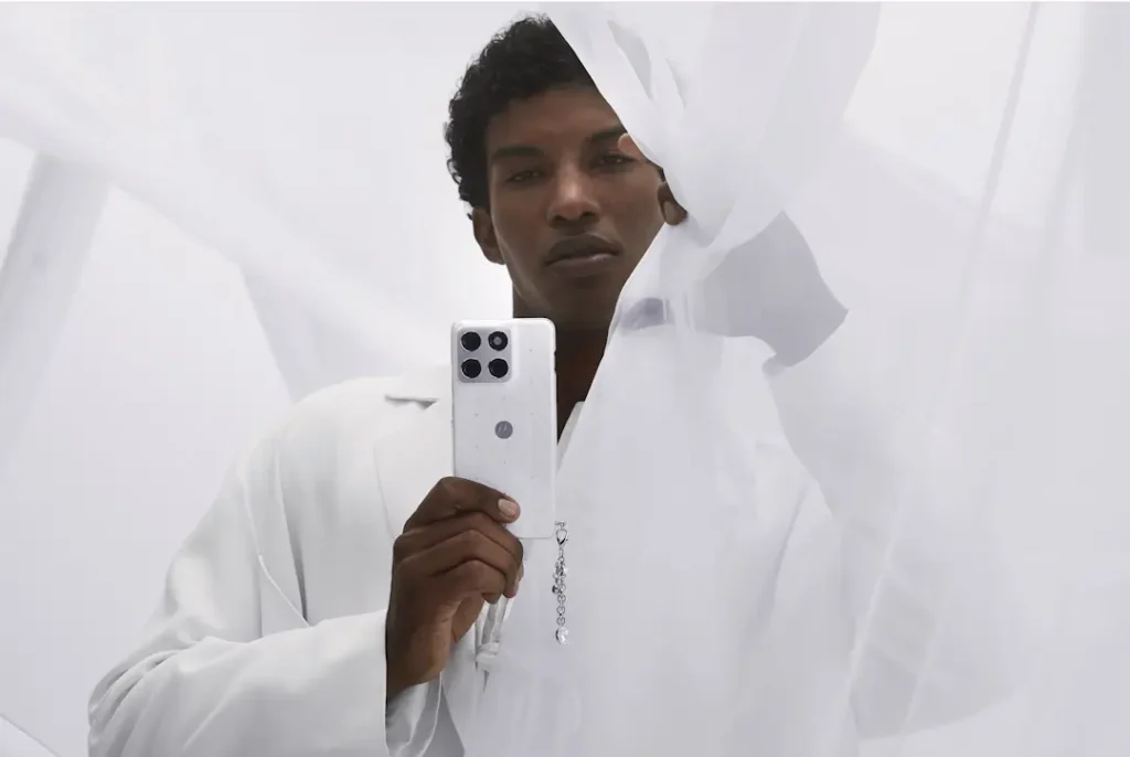 Motorola Edge 70 Cloud Dancer Edition: Swarovski Crystals Meet Pantone’s 2026 Color Motorola unveils Edge 70 Cloud Dancer Edition with Swarovski crystals, celebrating Pantone's 2026 Color of the Year. Premium design meets 5G.