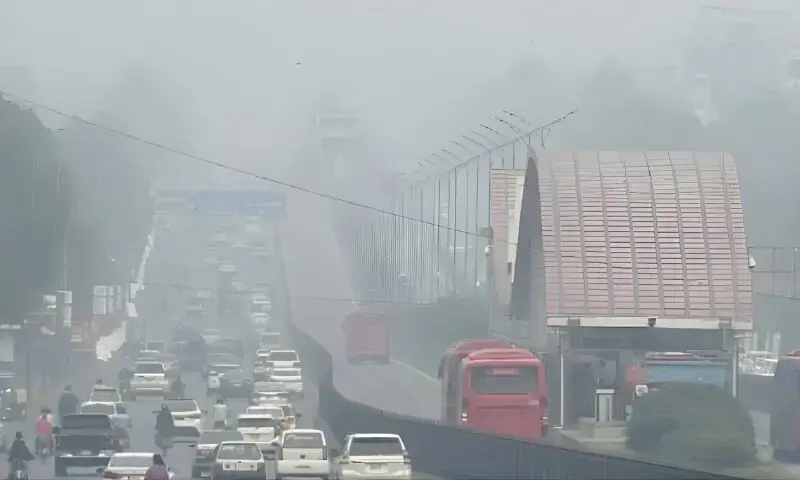 Weather Forecast Today: Islamabad and Wider Pakistan See Cloudy Skies and Mild Conditions Health Ministry warns Islamabad of worsening smog, urging residents—especially vulnerable groups—to take preventive measures for safety