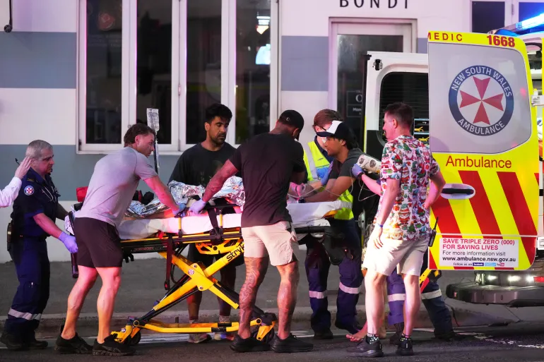 Global Leaders Condemn Bondi Beach Shooting as Australia Mourns 12 Dead