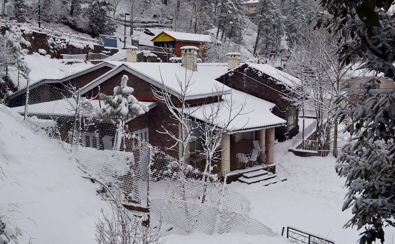 Murree Hit by Heaviest Snowfall in Two Decades Murree snowfall