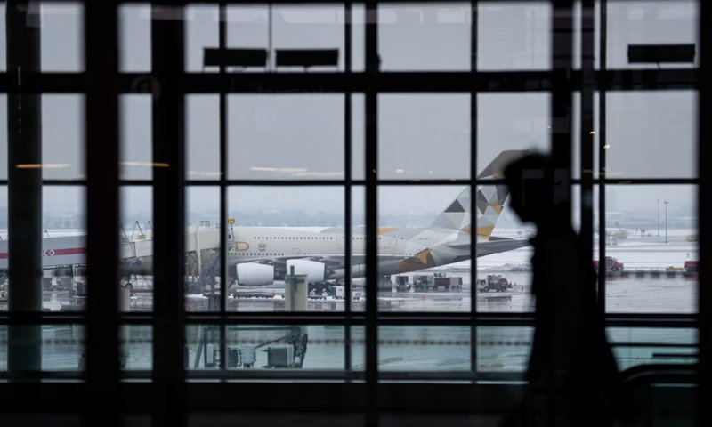 Flight Attendant Poses as Pilot for Free Airline Tickets airlines