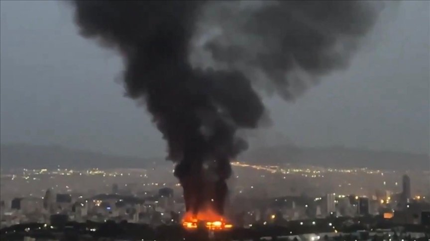 US Launches Heavy Airstrikes on Isfahan Using Bunker Buster Bombs