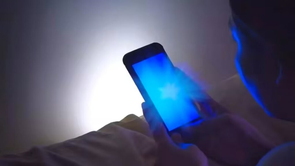 Blue Light May Not Be the Main Cause of Poor Sleep, New Research Suggests