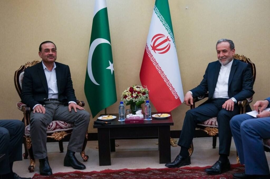 Field Marshal Asim Munir’s no-tie appearance in Tehran signals cultural respect Pakistan intensifies Iran–US mediation as talks show cautious progress on nuclear issue