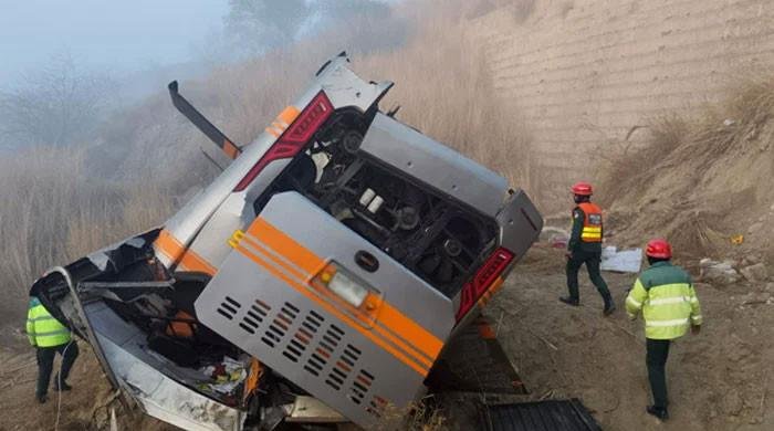 Driver Plunges Passenger Coach Into Jhelum River After Traffic Fine in Muzaffarabad Driver Plunges Passenger Coach Into Jhelum River After Traffic Fine in Muzaffarabad