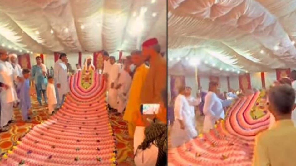 20-Foot Dollar Garland Becomes Kharian Wedding’s Biggest Attraction 20-Foot Dollar Garland Becomes Kharian Wedding's Biggest Attraction