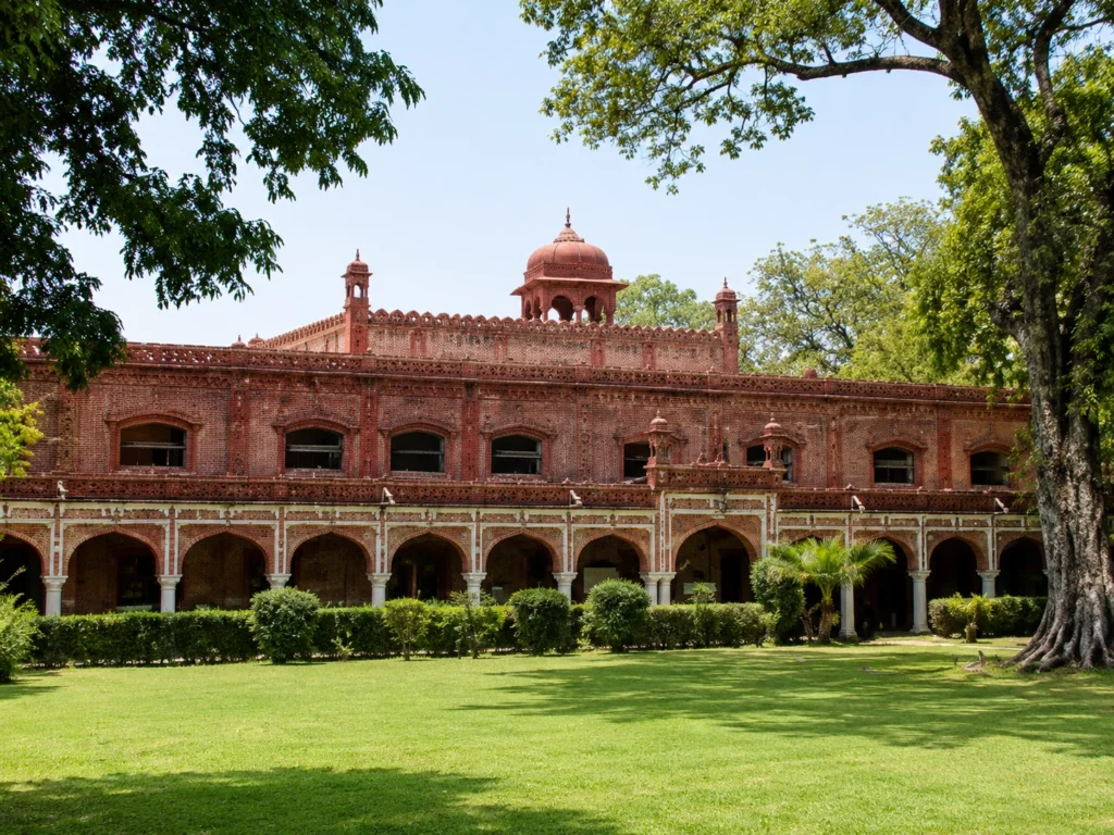 Punjab Government to Transfer 150 Public Colleges Under New Privatization Partnership Plan Punjab Government to Transfer 150 Public Colleges Under New Privatization Partnership Plan