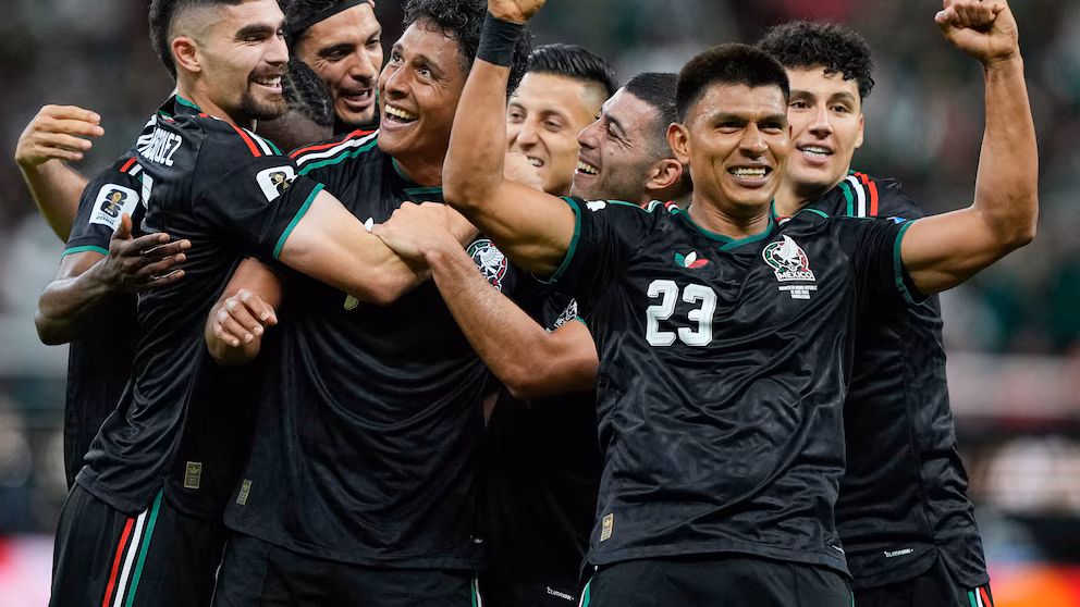 Mexico Become First Team Into World Cup Knockout Stage After 1-0 Win Over South Korea Mexico Become First Team Into World Cup Knockout Stage After 1-0 Win Over South Korea