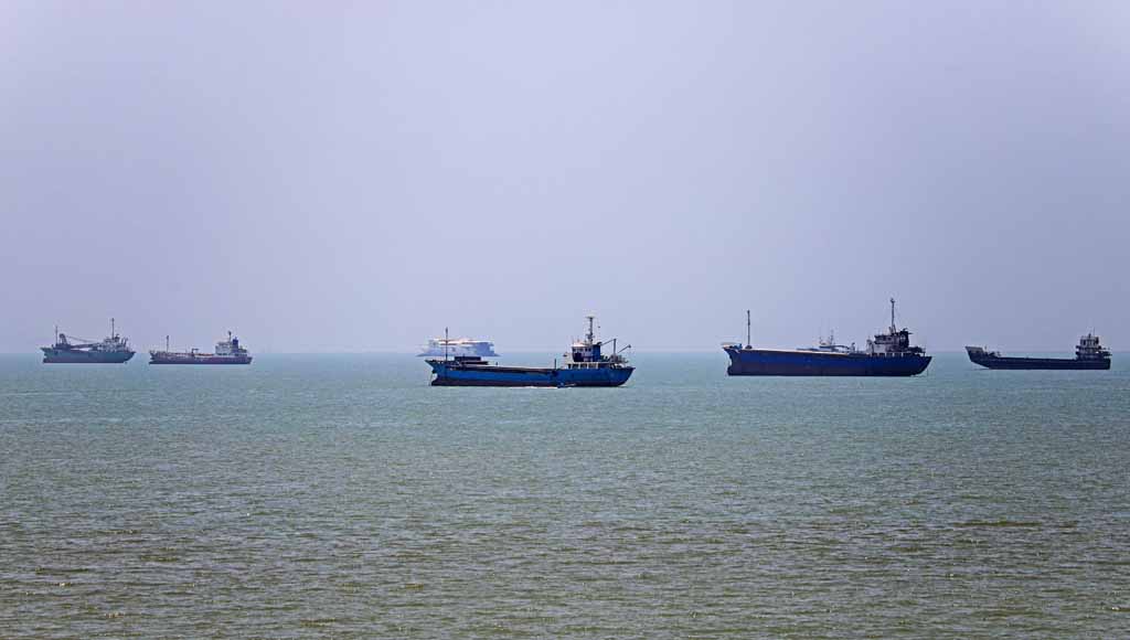 UN Maritime Body Begins Gulf Sailors Evacuation Following US-Iran Peace Agreement UN Maritime Body Begins Gulf Sailors Evacuation Following US-Iran Peace Agreement