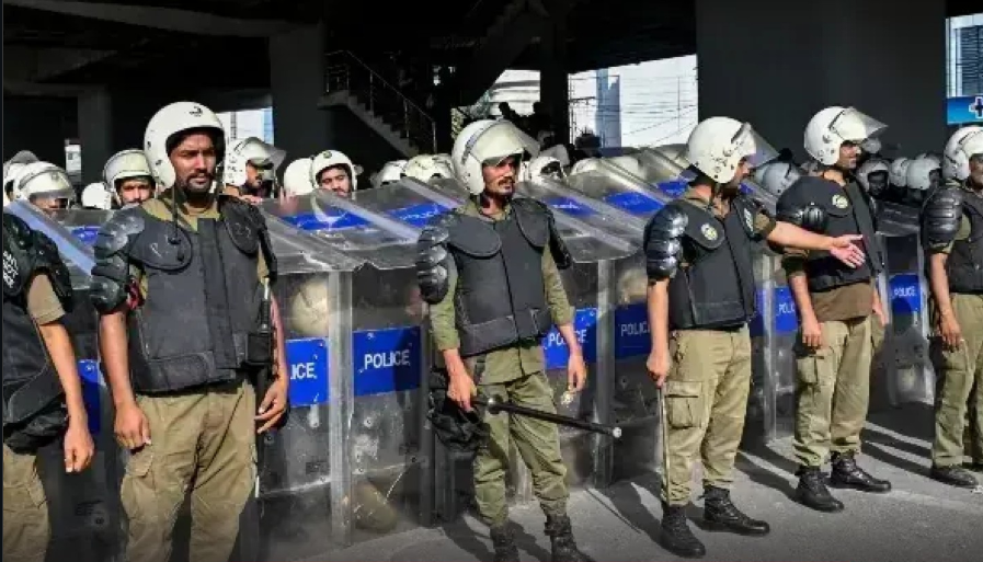 GB Elections Begin Under Tight Security GB Elections Begin Under Tight Security