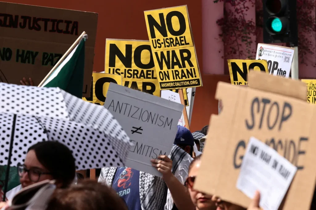 US Poll Finds Many Americans Believe Iran Benefited More From Deal