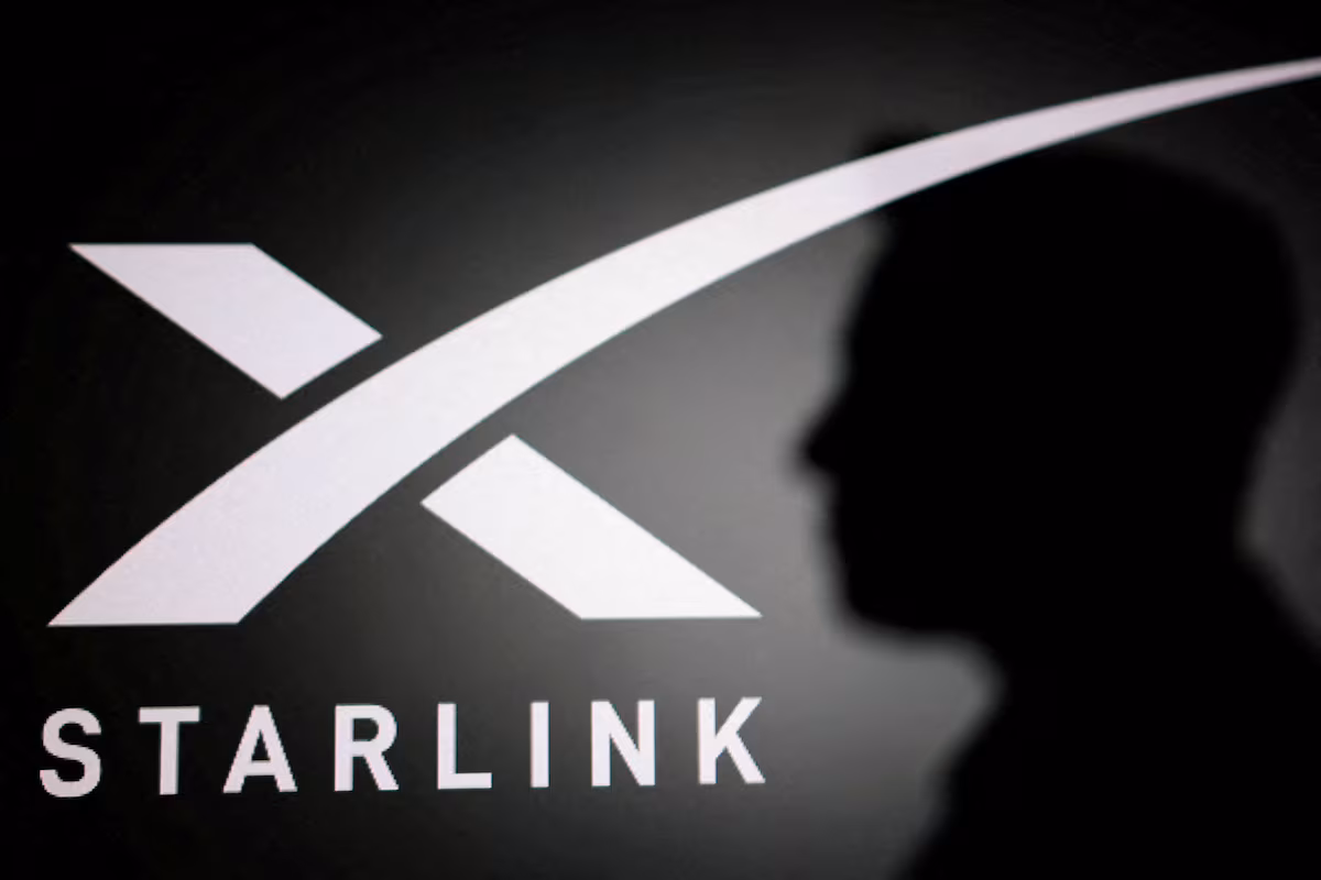 Bennett Says Israel Smuggled Starlink Devices Into Iran to Aid Protesters
