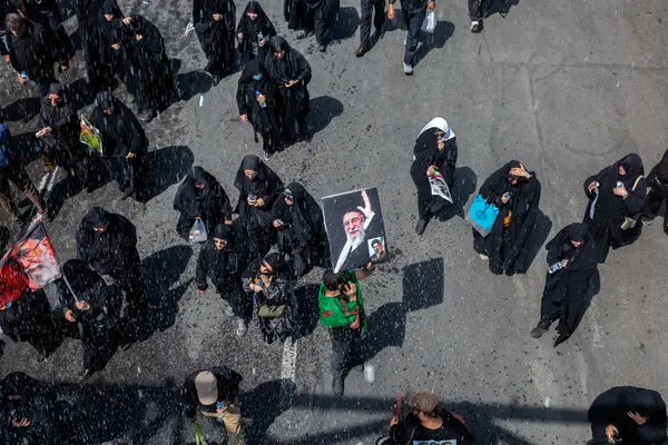 Protesters display posters of prominent US figures during march in Tehran (watch video)